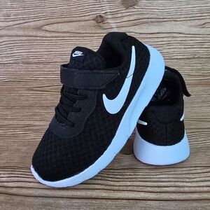 Nike Kaishi Round Toe Sneakers